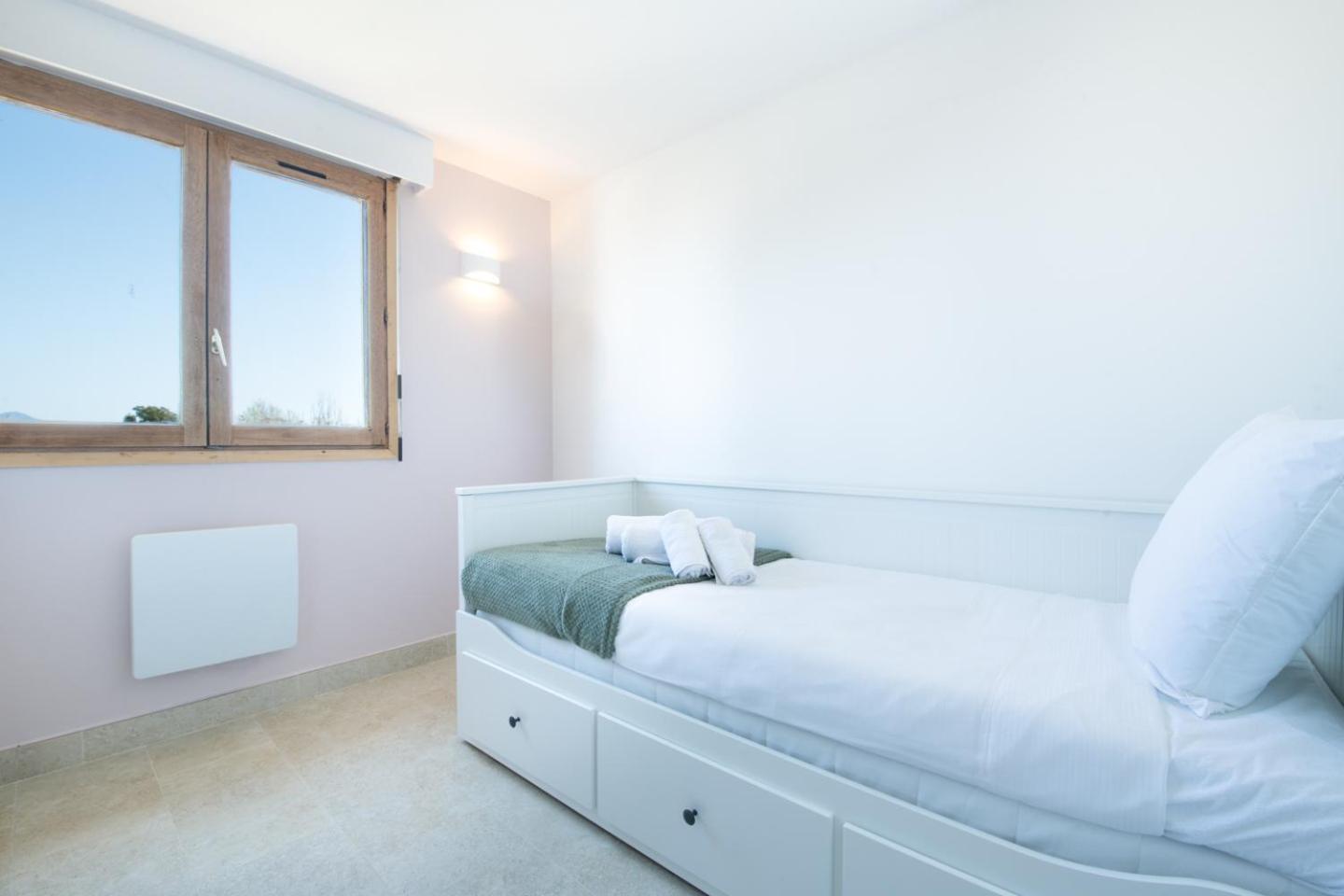 2 Chambres, Proche Des Plages, Parking