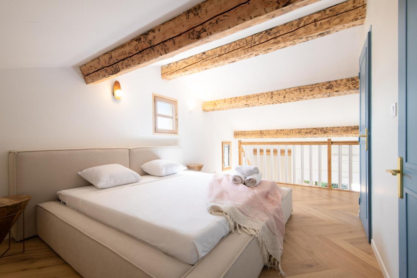 2 Chambres, Proche Des Plages, Parking