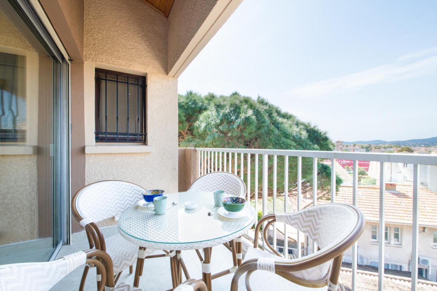 2 Chambres, Proche Des Plages, Parking Appartement *